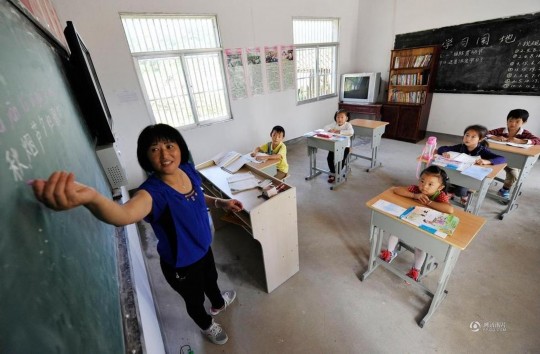 大別山女老師一人堅守鄉(xiāng)村小學28年 大別山女老師一人堅守鄉(xiāng)村小學28年