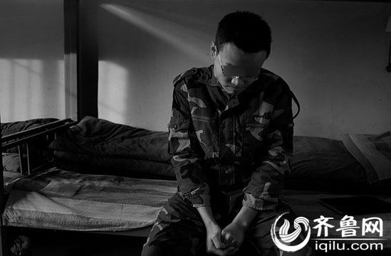 　因癡迷于賭博，研究生方光被學(xué)校開除。方光在濟(jì)南一戒網(wǎng)學(xué)校接受教育