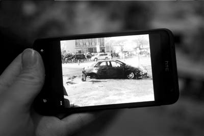 　　路人拍下的該車自燃情景。