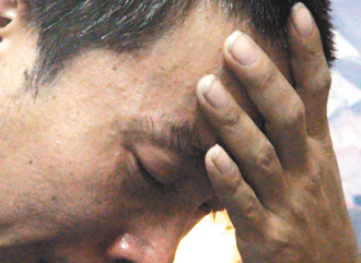 10歲方姓男童遭割喉殺害，父親淚流不止說(shuō)，小兒子走了，他不知道該如何活下去。 臺(tái)灣《聯(lián)合報(bào)》