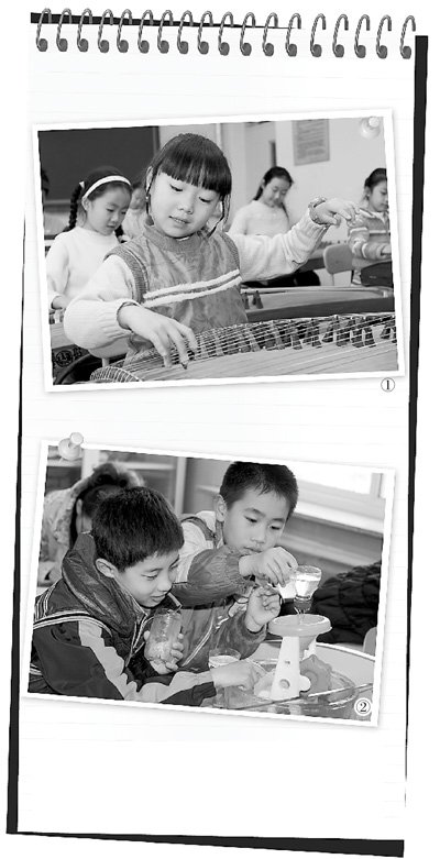 　圖1：鐵路五小古箏社團(tuán)的孩子們正在演奏《高山流水》，圖2：科學(xué)課上，孩子們正在探索水的秘密。
