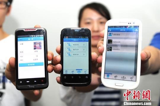 高?！笆謾C搖一搖”迎新生 在家結(jié)識未來同學(xué)