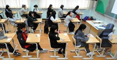 　藝術(shù)生不僅需要專業(yè)課優(yōu)秀，文化課成績也必須達標