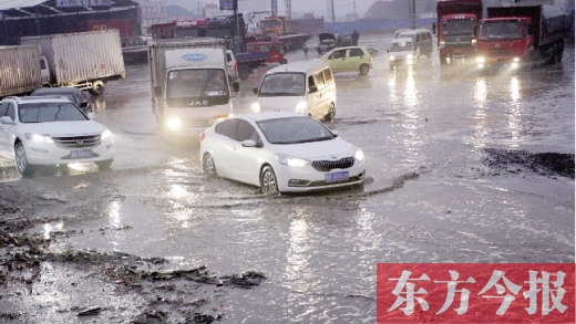 鄭州南四環(huán)柴郭轉(zhuǎn)盤南500米處的“泥坑”，