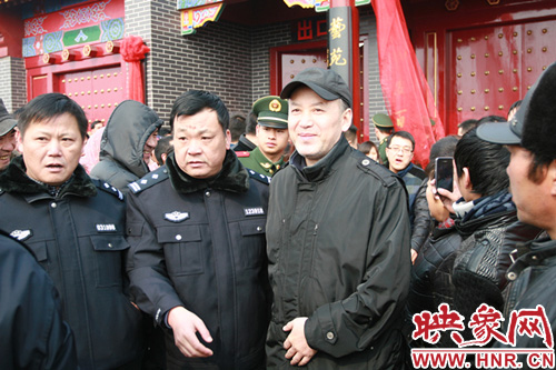 郭達(dá)現(xiàn)身馬街書會現(xiàn)場。