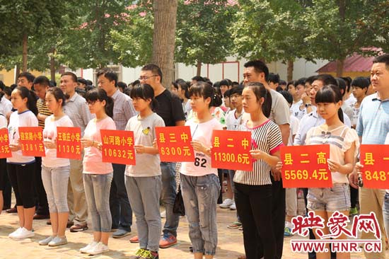 經(jīng)過一周的廣泛宣傳動員，全縣教育系統(tǒng)共捐款174113元。