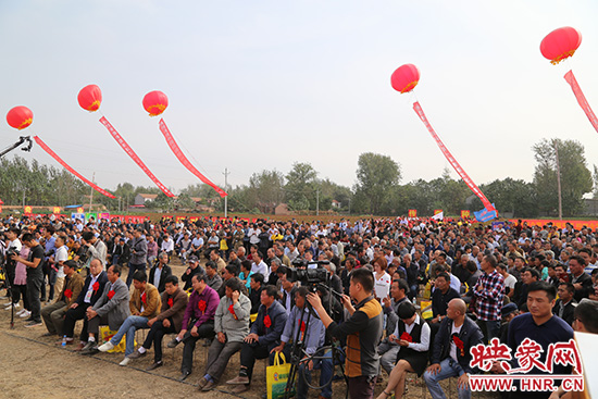 現(xiàn)場人山人海 現(xiàn)場人山人海