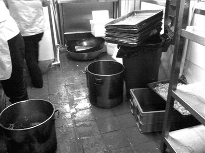 記者臥底金漢斯:烤肉變味猛加料 吃剩甜點(diǎn)再回桌 記者臥底金漢斯:烤肉變味猛加料 吃剩甜點(diǎn)再回桌