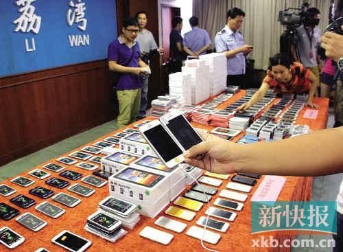 ■假冒手機。新快報記者曾泓/攝
