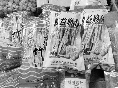 內(nèi)黃腐竹含吊白塊被曝光后，市場上內(nèi)黃產(chǎn)腐竹難覓蹤跡。攤主所售產(chǎn)品大多出自河南許昌和河北保定
