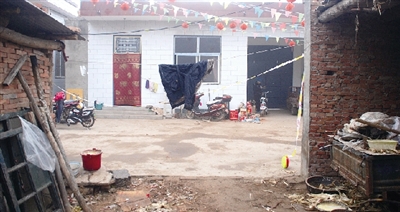 辦喜事扯的彩條還沒(méi)有褪色，這個(gè)農(nóng)家小院就發(fā)生了慘案。