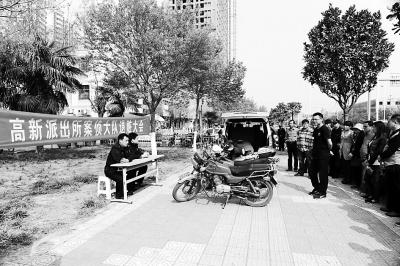 退贓大會上，石獅子物歸原主