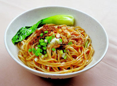 曬家鄉(xiāng)美食 網友：讓不讓人吃方便面了？