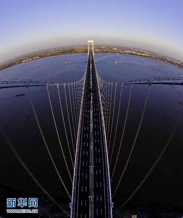 江蘇泰州長(zhǎng)江公路大橋即將通車(chē)