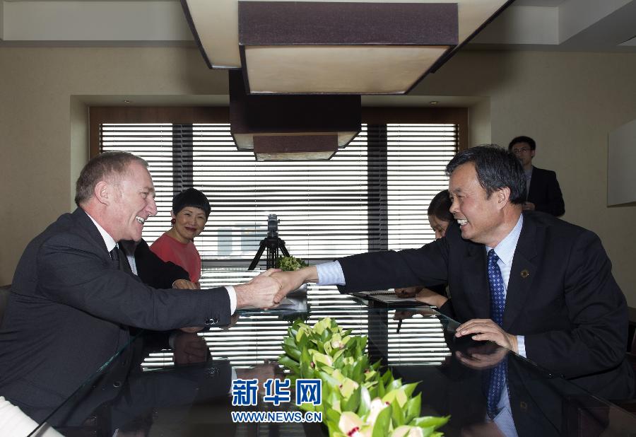 4月26日，國家文物局副局長宋新潮代表中方向法國有關(guān)方面負責(zé)人表示感謝。當(dāng)日，法國皮諾家族在北京宣布