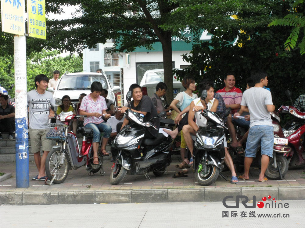 2013年07月10日，廣西壯族自治區(qū)北海市，依然有很多外地人聽信謠言不肯離去。圖片來源：飛影/CF