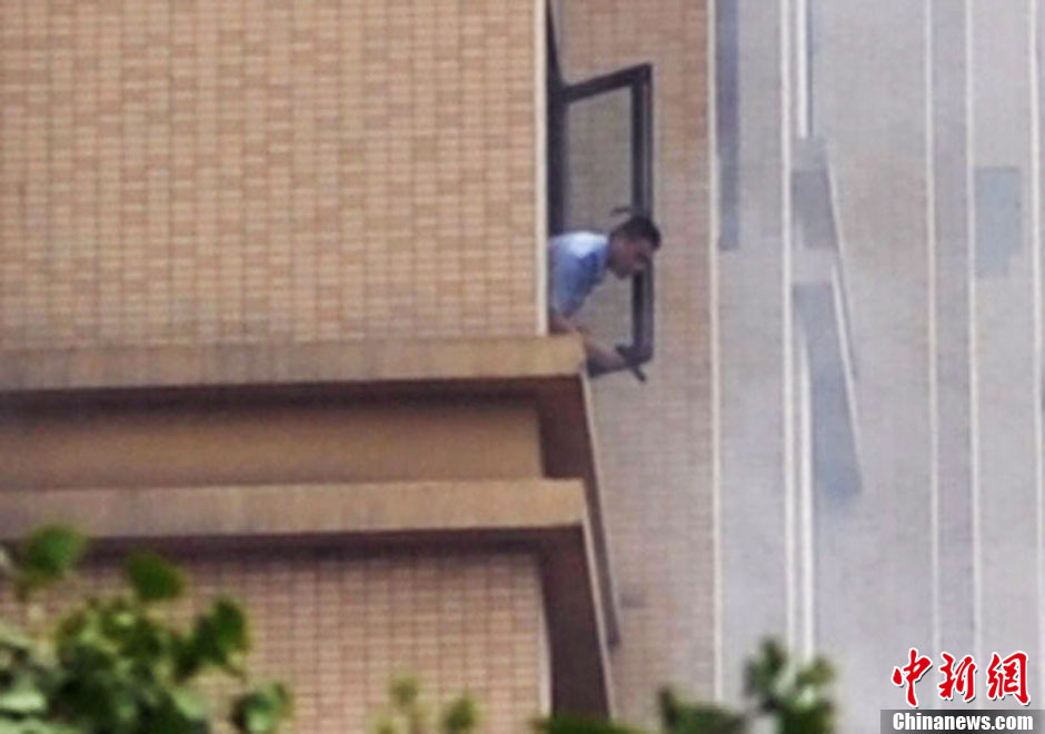 7月31日，成都成華區(qū)二十四城小區(qū)發(fā)生警匪槍戰(zhàn)。