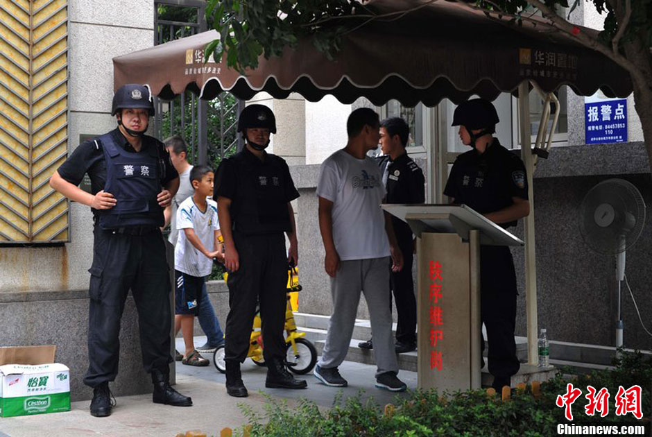 7月31日，成都成華區(qū)二十四城小區(qū)發(fā)生警匪槍戰(zhàn)。