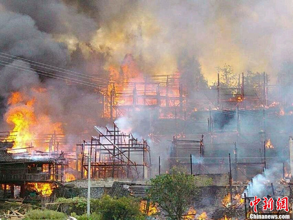 圖為火災(zāi)現(xiàn)場(chǎng)。沫浠 攝 圖片來(lái)源：CFP視覺(jué)中國(guó)