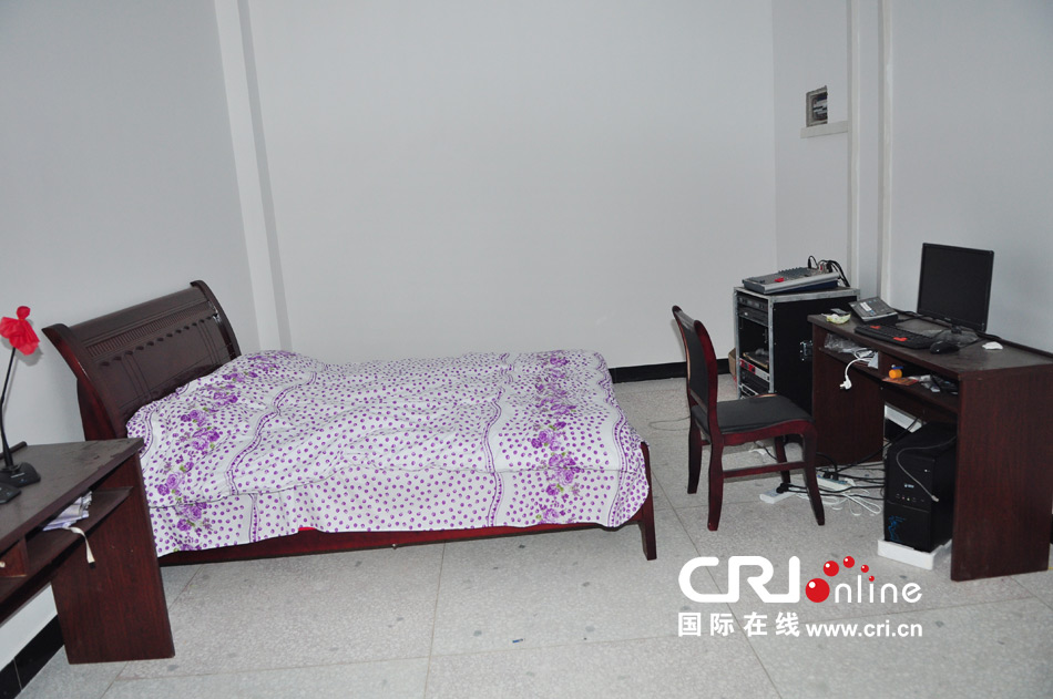 2013年10月21日，長(zhǎng)沙云蓋村欠債千萬新建的豪華村部樓。