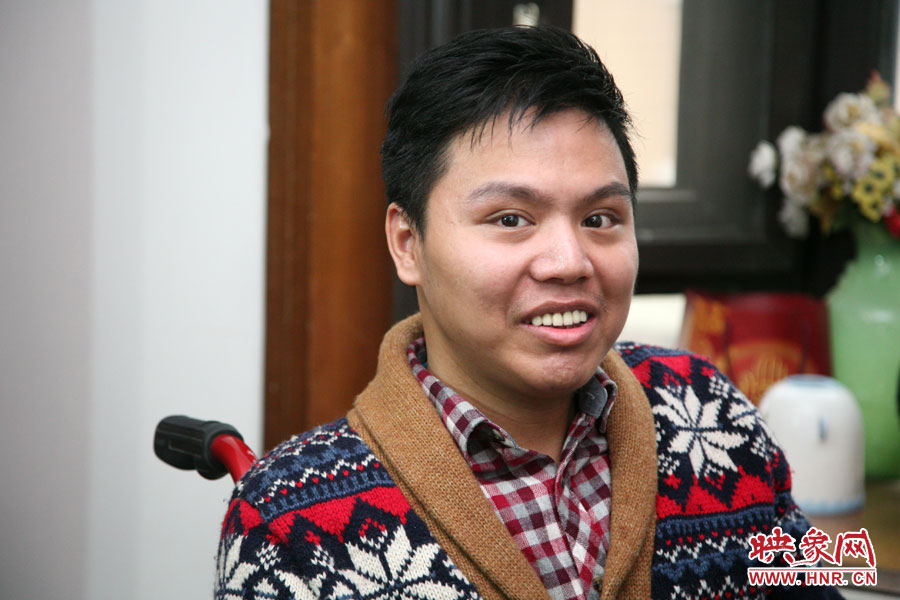 練完歌后，海龍害羞的朝著記者笑了下，說自己發(fā)揮的不好。