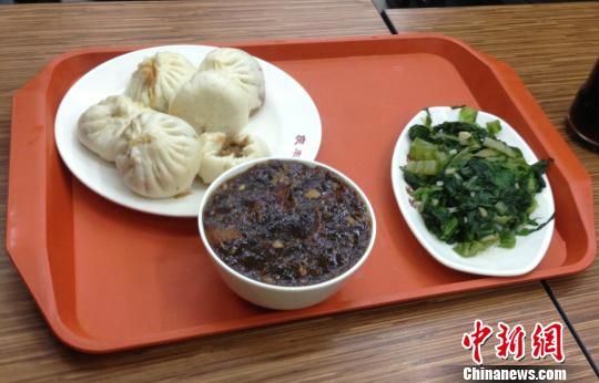 習(xí)近平京城小店排隊(duì)吃包子店員憶現(xiàn)場(chǎng)連稱沒(méi)想到