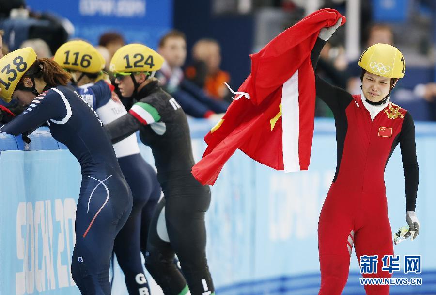 2月13日，中國選手李堅柔（右）在比賽后慶祝。