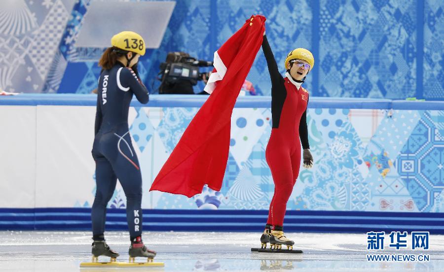 2月13日，中國選手李堅柔（右）在比賽后慶祝。