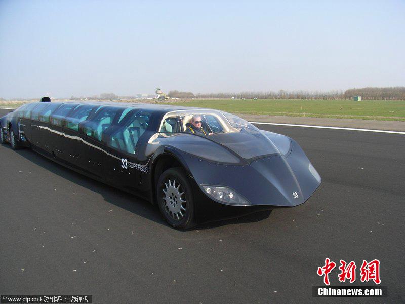 “超級(jí)巴士”在迪拜投入運(yùn)營(yíng) 打造世界最豪華公交車(chē)