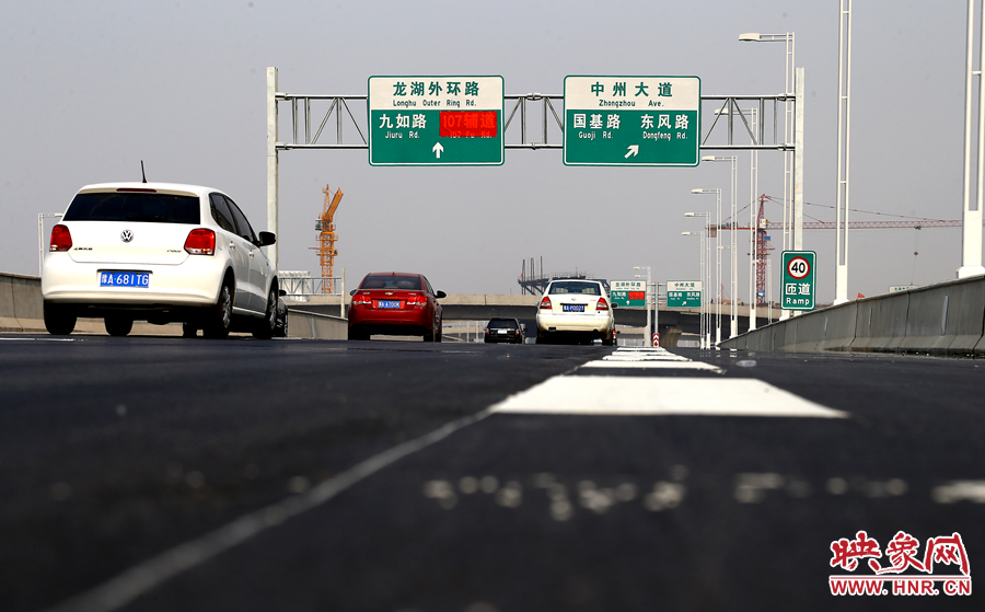 寬闊便捷的三環(huán)快速路給市民的出行帶來了更多的選擇