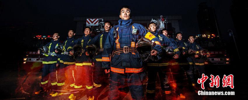 　成都消防視覺(jué)大片霸氣十足 展“烈火雄心”