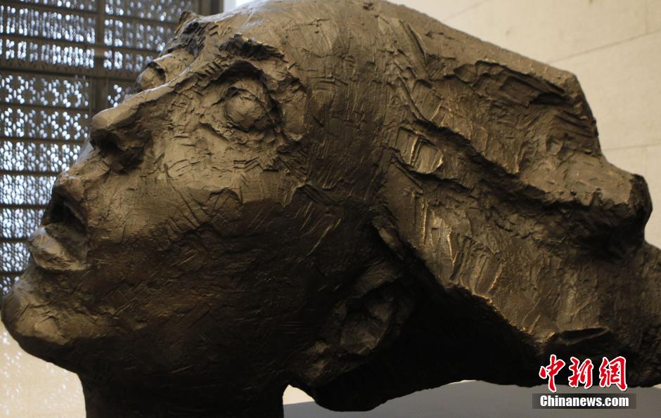 紀(jì)念南京大屠殺遇難同胞雕塑展亮相國家博物館