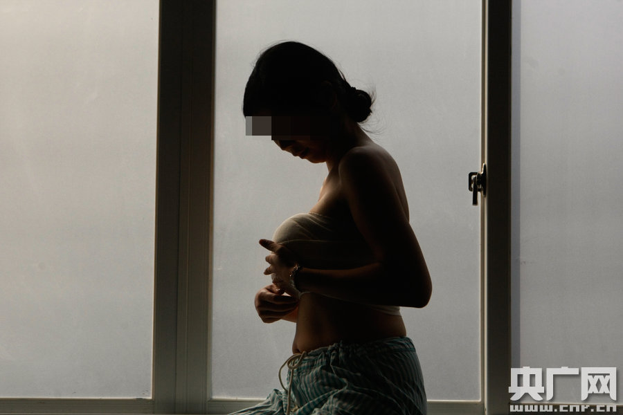 將挑戰(zhàn)國內(nèi)最大的600cc隆胸假體，誓要成為“中國最胸辣媽”。