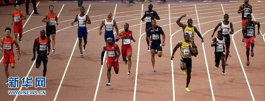 牙買加隊選手博爾特（前排右）在比賽中。