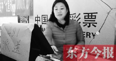 鄭州彩票店老板幫人買彩票中千萬大獎 還給彩民