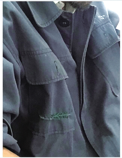 給流浪漢送面的“最帥男人”現(xiàn)身 給流浪漢送面的“最帥男人”現(xiàn)身