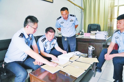 男子身負(fù)命案躲藏15年 靠拾廢品、打零工生活