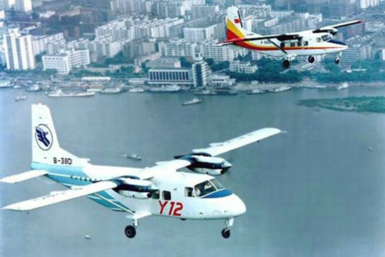 資料圖：中國(guó)運(yùn)-12空中飛行。