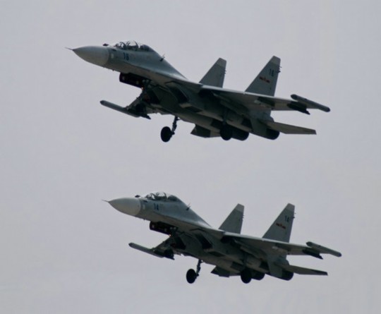 資料圖：解放軍蘇-30戰(zhàn)機(jī)編隊(duì)飛行。