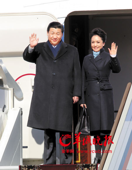 國家主席習(xí)近平首次出訪俄羅斯，夫人彭麗媛陪同。