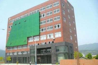 主體已完工的社區(qū)服務(wù)中心。