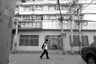 北京工商學(xué)院注冊(cè)地址西城區(qū)大醬坊胡同3號(hào)院，已經(jīng)是其他單位的辦公地點(diǎn)?！　【┤A時(shí)報(bào)記者潘之望攝