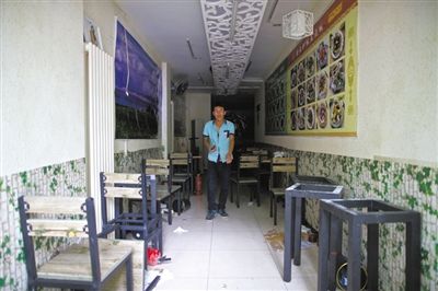 發(fā)生女童劫持事件的面館，事后現(xiàn)場(chǎng)一片狼藉。新京報(bào)記者 周崗峰 攝