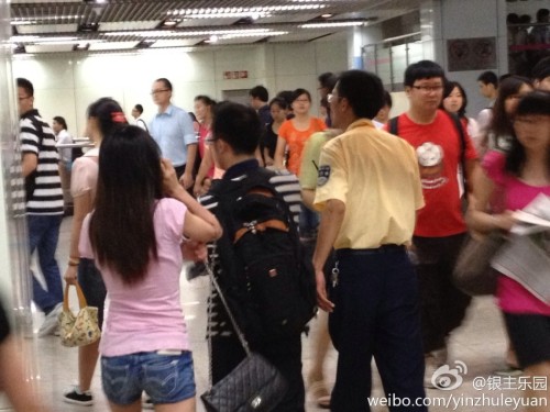 7月22日早上，上海地鐵6號(hào)線浦電路站，一男一女發(fā)生激烈口角，女子“指證”男子系“色狼”。