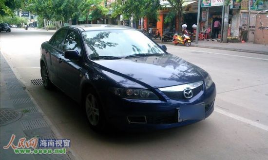 違規(guī)停放在路邊的車(chē)輛 違規(guī)停放在路邊的車(chē)輛