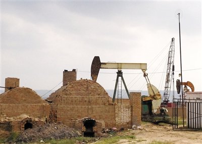 正在作業(yè)的揭蓋井，位于定邊縣紅柳溝鎮(zhèn)紅柳溝村。