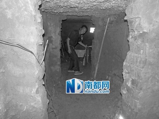 昨日，工人在地宮內(nèi)。CFP圖片