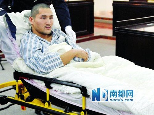 被告人冀中星在法庭上。