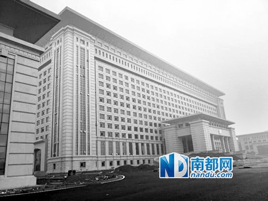 圖片顯示，湖南攸縣新建的發(fā)展中心樓群氣派，廣場龐大。 圖片來源：天涯論壇