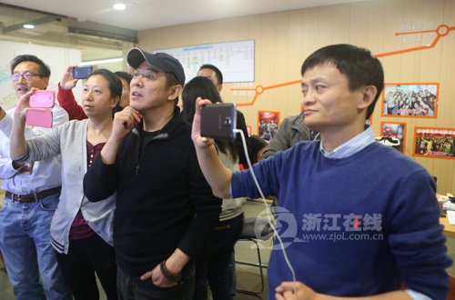 李連杰現(xiàn)身阿里巴巴，助陣雙十一。